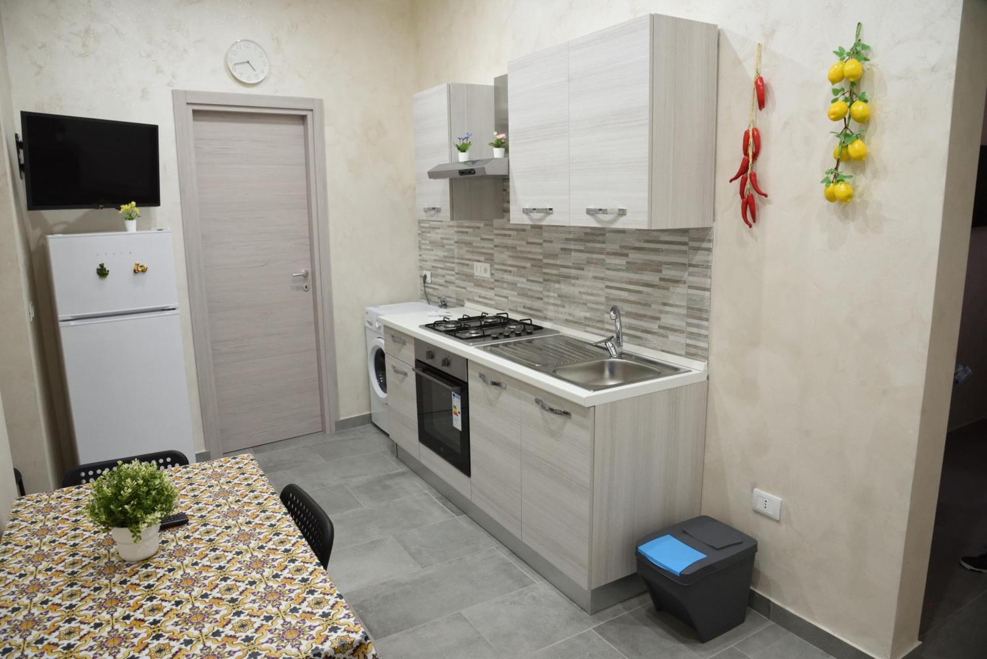 Apartmán Family House Katánie Exteriér fotografie