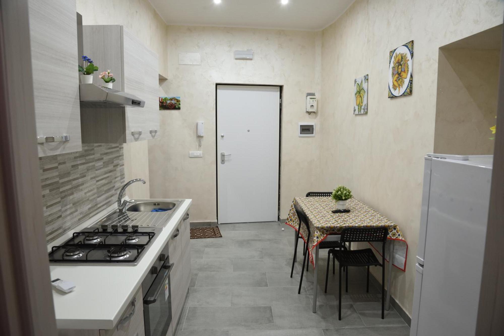 Apartmán Family House Katánie Exteriér fotografie