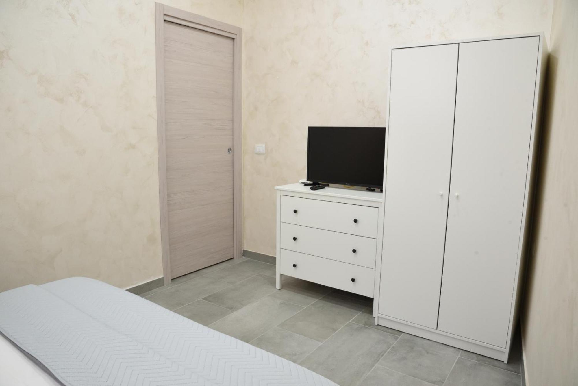 Apartmán Family House Katánie Exteriér fotografie